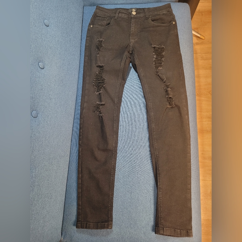 Black pair of distressd skinny jeans